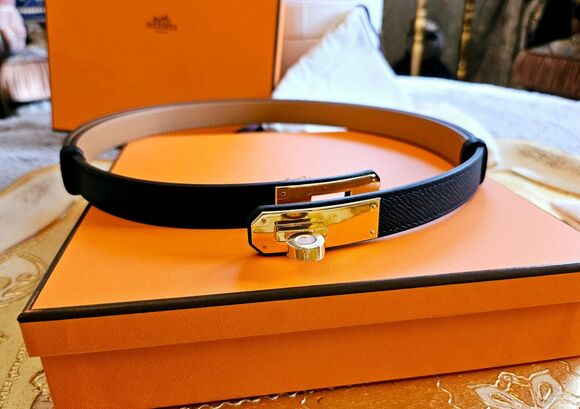 HERMES Kelly 18 adjustable belt in Black leather, yellow gold-plated buckle, NIB main image 6